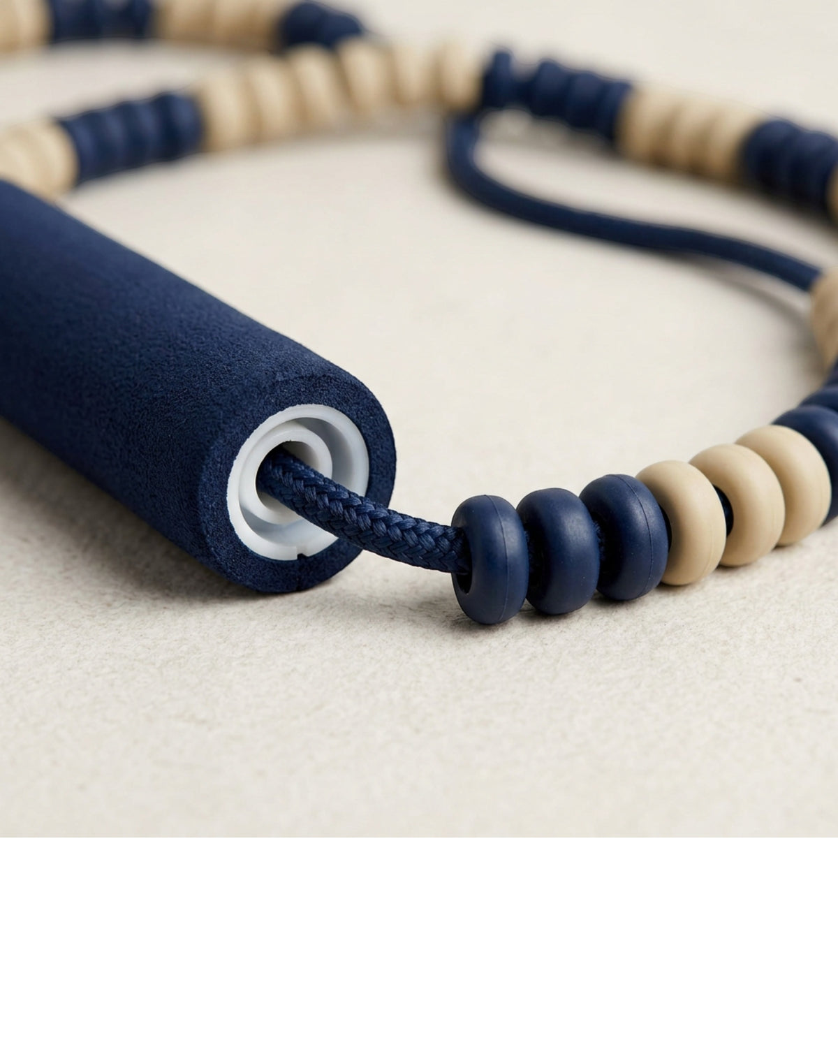 Tirgo 52 Bead Segmented Jump Rope 2.8 m Navy Sand - Detail view