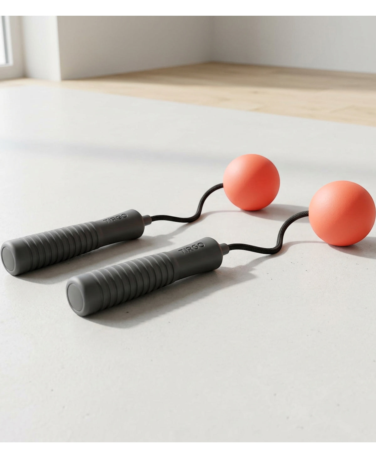 Tirgo Cordless Weighted Ball Jump Rope 180 g Charcoal Coral - Lifestyle view